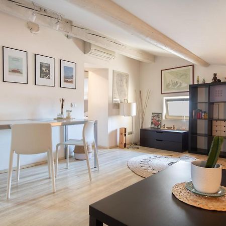 Stunning Top Floor Flat In The Heart Of Верона Екстер'єр фото
